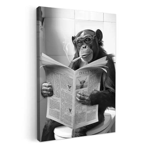 MuchoWow© Wandbilder 60x90 cm Badezimmer WC Toilette Home Deko Wohnung Bild Fotoleinwand Wand Bilder Leinwand Wall Decor Affe - Toilette - Zeitung - Schwarz-weiß - Humor von MuchoWow