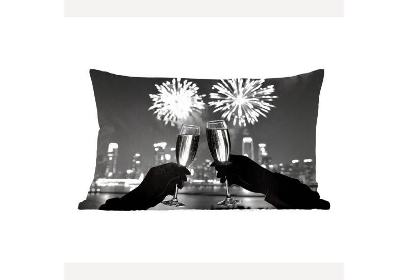 MuchoWow Dekokissen Feuerwerk - Prost - Skyline - Champagner, Dekoration, Zierkissen, Kissen mit Füllung, 50x30 cm MuchoWow Dekokissen Feuerwerk - Prost - Skyline - Champagner, Dekoration, Zierkissen, Kissen mit Füllung, 50x30 cm von MuchoWow