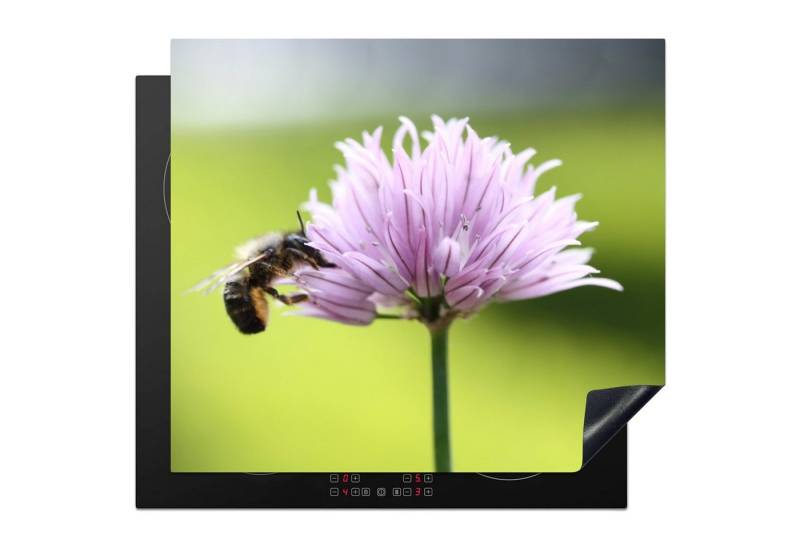 MuchoWow Herd-Abdeckplatte Nahaufnahme einer Biene auf einer Schnittlauchblüte, Vinyl, (1 tlg), Ceranfeldabdeckung Küche, Herdabdeckplatte Einteilig, 60x52 cm von MuchoWow