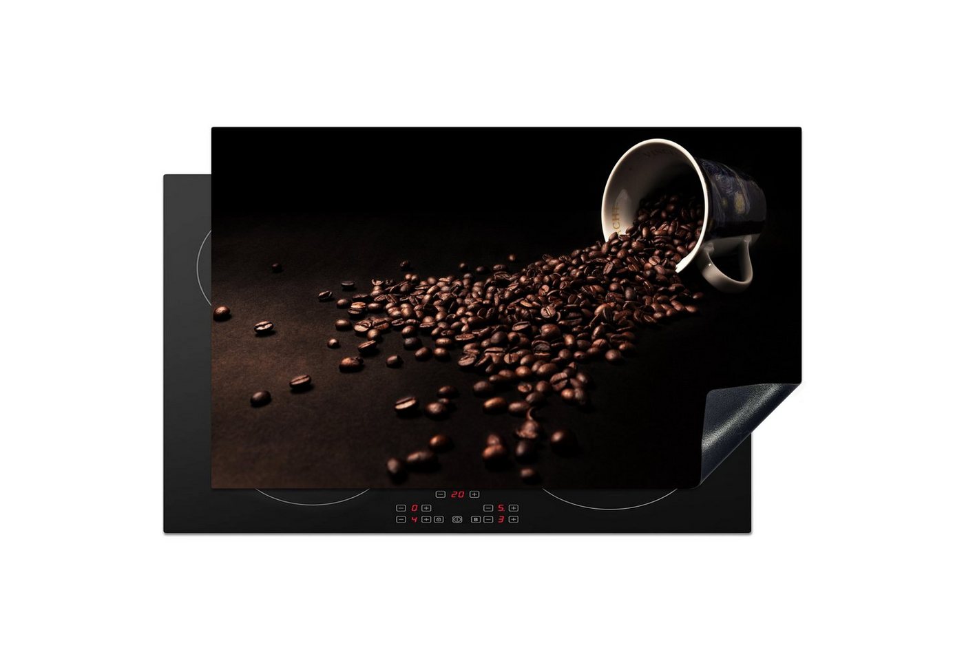 MuchoWow Herdblende-/Abdeckplatte Aus einer Tasse verschüttete Kaffeebohnen auf einem dunklen Tisch, Vinyl, (1 tlg), 85x52 cm, Ceranfeldabdeckung für die küche, Induktionsmatte von MuchoWow