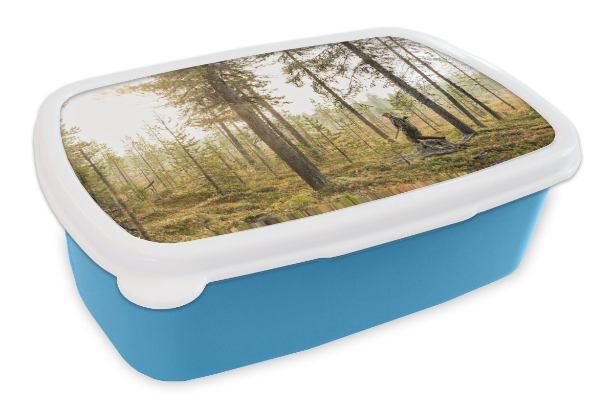 MuchoWow Lunchbox Ein Mann ist auf der Jagd im Wald, Kunststoff, (2-tlg), Brotdose für kindergarten, Vesperbox, Snackbox, Brotbox, Jungen von MuchoWow