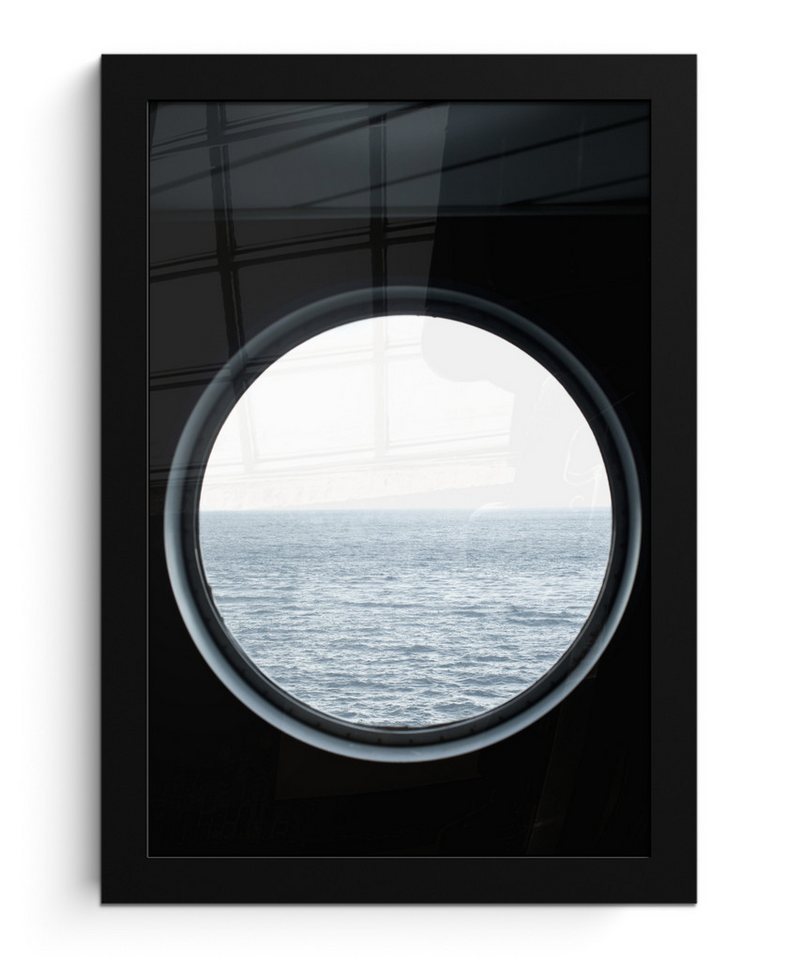 MuchoWow Poster Blick auf das Meer durch ein rundes Fenster, (1 St), Bilderrahmen, Zimmer Deko, Bild für Wohnzimmer, 20x30 cm von MuchoWow