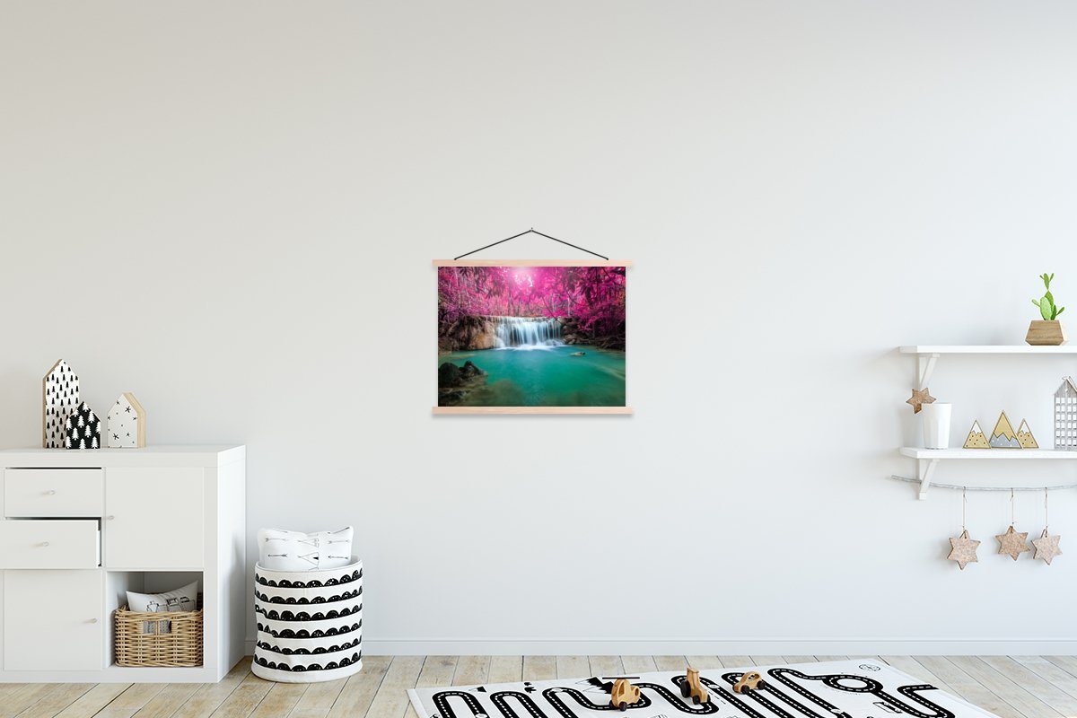 MuchoWow Poster Wasserfall - Baum - Rosa - Natur, (1 St), Posterleiste, Textilposter für Wohnzimmer, Bilderleiste, 40x30 cm von MuchoWow