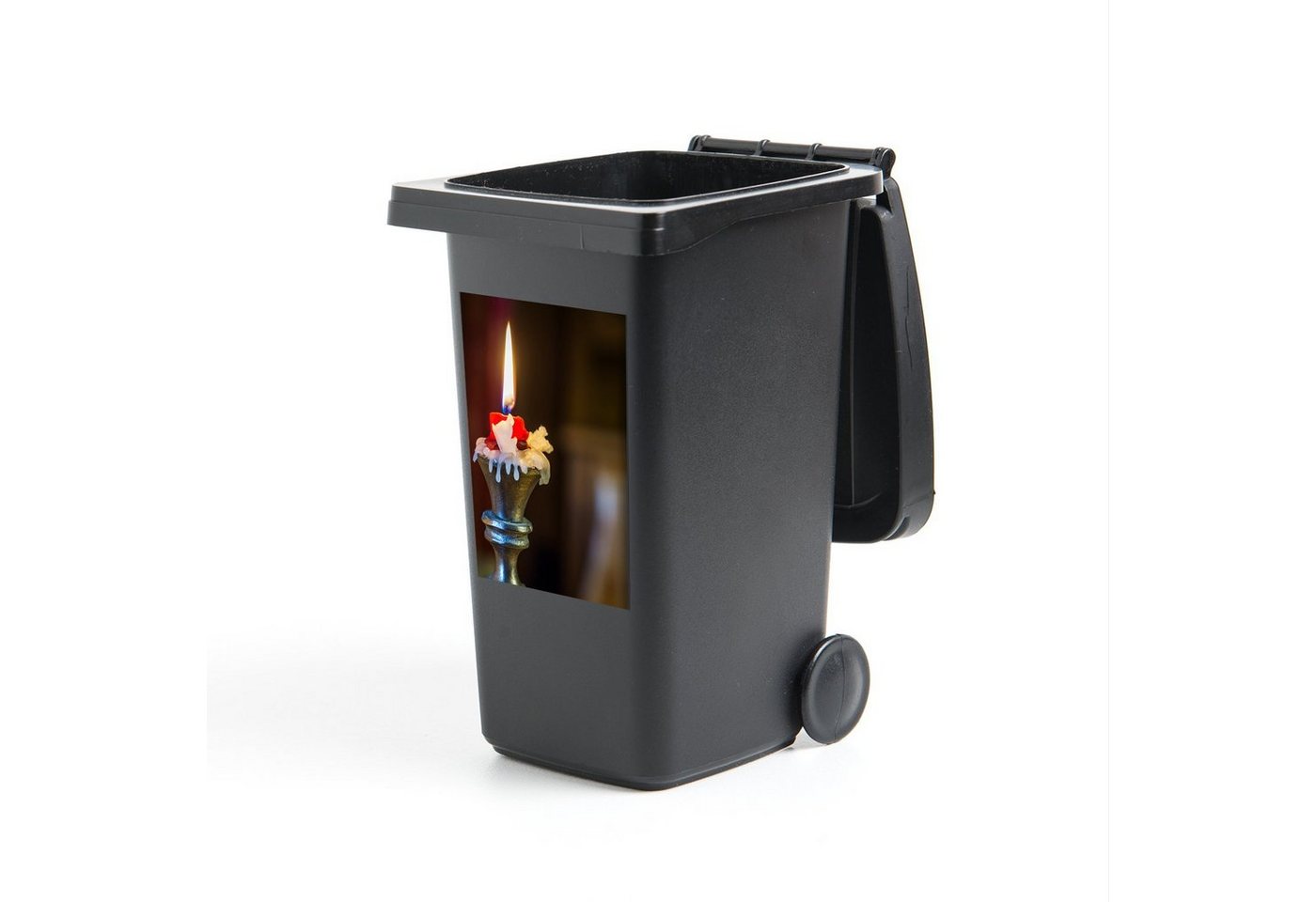 MuchoWow Wandsticker Brennende Kerze im Kerzenständer (1 St), Mülleimer-aufkleber, Mülltonne, Sticker, Container, Abfalbehälter von MuchoWow
