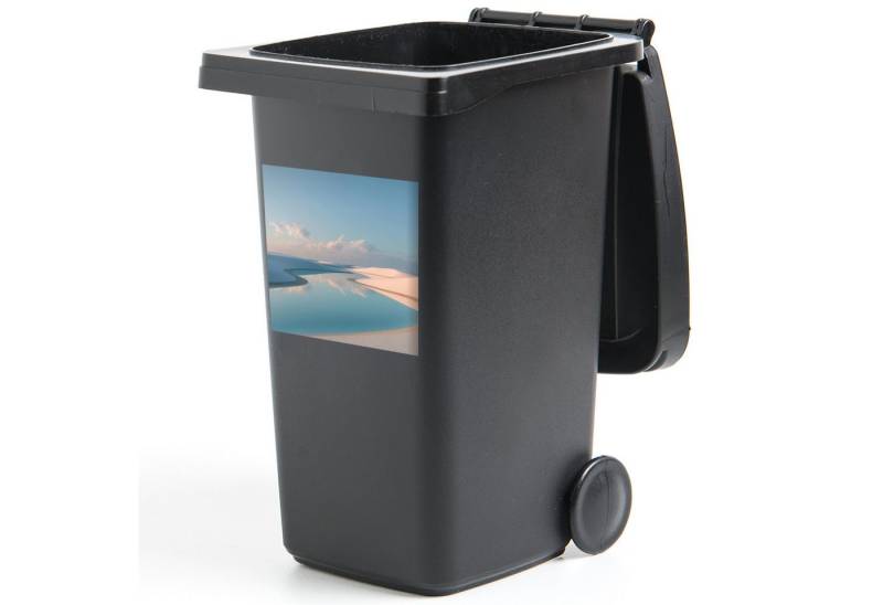 MuchoWow Wandsticker Dünen - Teich - Unendliche Stille (1 St), Mülltonnen-Aufkleber, Mülleimer, Mülltonne, Sticker, 40x40 cm von MuchoWow