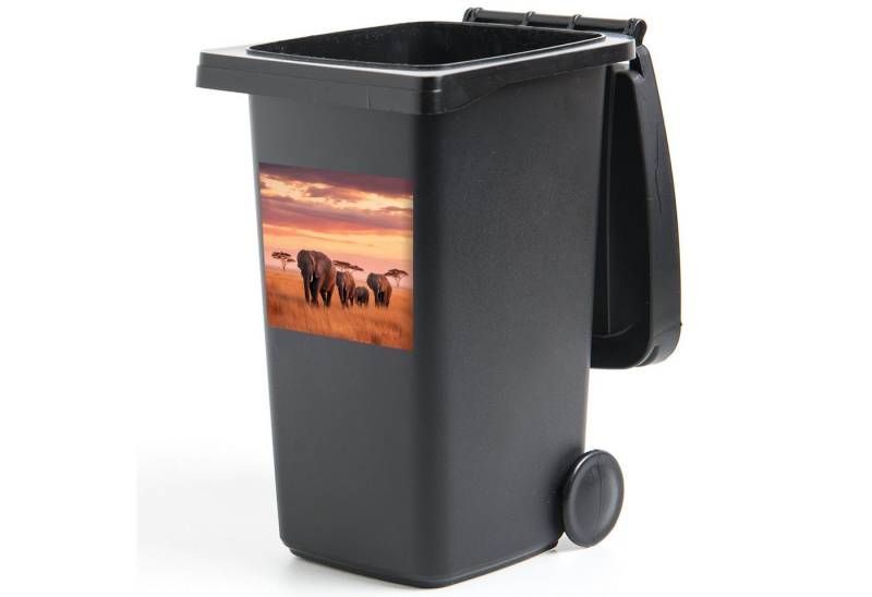 MuchoWow Wandsticker Elefantengruppe - Offene Ebene - Sonne (1 St), Mülltonnen-Aufkleber, Mülleimer, Mülltonne, Sticker, 40x40 cm von MuchoWow