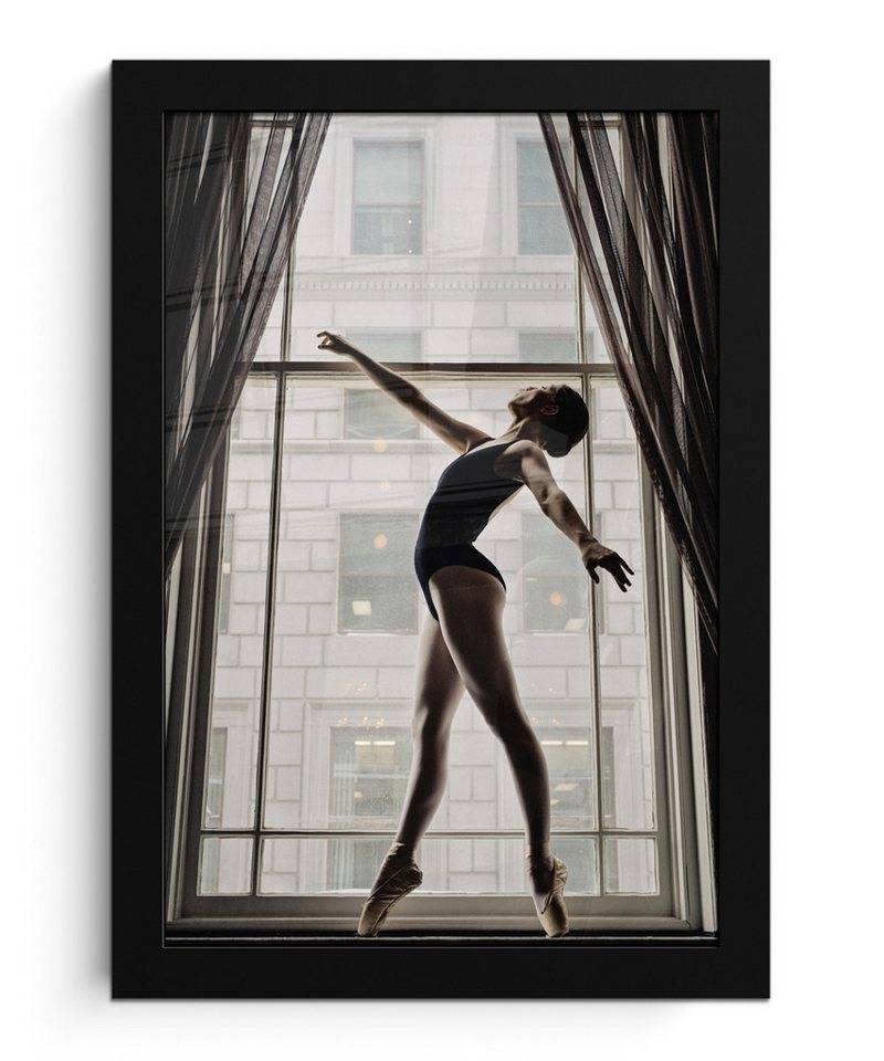 MuchoWow Poster Tanzende Ballerina vor einem Fenster, (1 St), Bilderrahmen, Zimmer Deko, Bild für Wohnzimmer, 20x30 cm von Muchowow