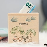 Spardose Personalisiert Mit Namen & Safari Tiere Motiv Aus Holz, Kinder Spardose, Geschenk Zur Taufe Und Geburtstag, Sparkiste Für Spardose Personalisiert Mit Namen & Safari Tiere Motiv Aus Holz, Kinder Spardose, Geschenk Zur Taufe Und Geburtstag, Sparkiste Für von Muckelmeister