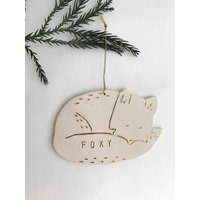 Maßgefertigte Porzellan Weihnachtsverzierung Einzigartige Personalisierte Geschenk Luxus Festliche Dekor Urlaub Fuchs Kind Baum Spielerei Weiß von MuddyHeart