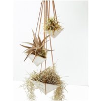 Hängender Pyramiden-Blumentopf Modern Mid Century Home Decor Made To Order #hangingtriangleplanters von MuddyHeart