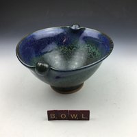 Handgemachte Keramik Schüssel Topf in Grün Blau Und Schwarz Marmoriert 8.5" By 4" Wheelthrown & Altered von MudslingerPotteryDAC