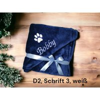 Personalisierte Hundedecke Mit Namen - Bestickte Namensdecke Welpengeschenk Katzendecke 13 Farben 70x100 & 130x150 von MueggenStick