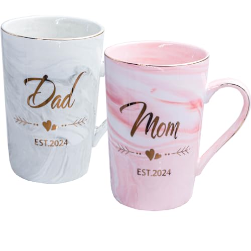 Mugpie Kaffeetassen-Set mit Aufschrift "Dad and Mom Couple – New Parents Gifts First Time Pregnancy Gifts EST 2024 Dad and Mom Coffee Mug Set- Elegant Gifts for Baby Shower Mother's Day Father's Day - von Mugpie