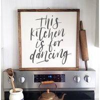 Diese Küche Ist Zum Tanzen | Holzgerahmtes Schild Bauernhaus Für Schilder Aus Holz Rustikales Küchen von MulberryMarketDesign
