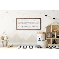 Hold Him A Little Longer Schild, Bauernhaus Kinderzimmer Dekor Junge, Deko Spielzimmer von MulberryMarketDesign