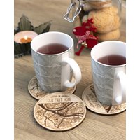 Unser Erstes Zuhause Holz Untersetzer, Personalisierte Weihnachts Koordinaten Karte Untersetzer Set, Geschenk Für Paare von MurWoodHome