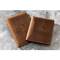 Restaurant-Speisekarten-Cover Mit Ihrem Logo Echtleder | Dazu Bieten Wir Unterschiedliche Lederfarben 3 Aktenordner Schrauben An von MureliWorkshop