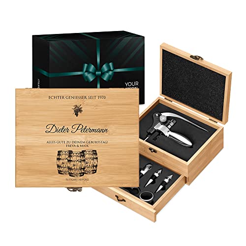 Maverton Weinöffner-Set personalisiert Weinset Sommelier Set - Geschenkbox Holzbox + 8er Weinzubehörset - aus Bambus - Braun - Geschenk zum Geburtstag für Männer - Echter Genießer von Maverton