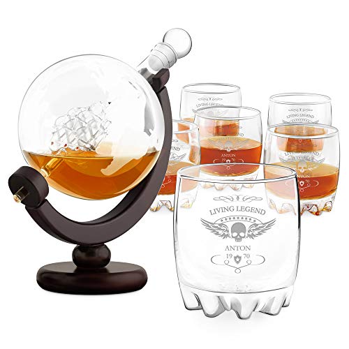 Maverton Whisky Karaffe mit Gravur - Globus mit Schiff, 850 ml - 6er Whiskygläser Set - Whisky Dekanter - Geschenk zum Geburtstag für Männer - personalisiert - Living Legend von Maverton