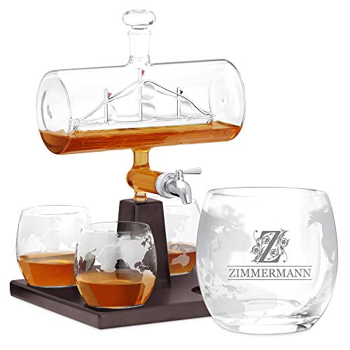 Maverton Whisky Karaffe mit Gravur - Schiff mit Edelstahl-Wasserhahn, 1000 ml - 4er Whiskygläser Set - Whisky Dekanter - Nachname von Maverton