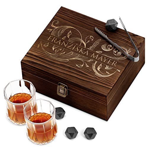 Maverton Whisky Steine Set - in Holzbox mit Gravur - 8 Eiswürfel + 2 Whisky Gläser - wiederverwendbar - aus Granit - für Paare - Monogramm von Maverton