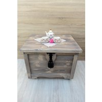 Bauernhof-Kaffee-Tisch Auf Rädern Große Rustikale Holz-Truhe Bauernhaus Dekor Rustikalen Decke Brust Spielzeug Aufbewahrungsbox von MusaWood