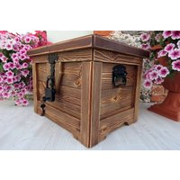 Braune Rustikale Holztruhe Jägerkiste Piratenkiste Mit Griffen Schatzkiste Kinder Andenken Holzkiste Deckentruhe Mittlere Aufbewahrungsbox von MusaWood