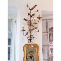Paar Riesige 29, 72 "Kristall Gold Tole Wandleuchter Wand Kronleuchter 3Bulb Vtg Französisch Cottage Prisma Tropfen Svarowski, Makkaroni Perlen von MusetteandMimi