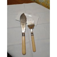2 Fischvorleger Tranchierbesteck Für Fisch Epns Sheffield Versilbert Vintage Um 1880 2 Fischvorleger Tranchierbesteck Für Fisch Epns Sheffield Versilbert Vintage Um 1880 von Museumsladen