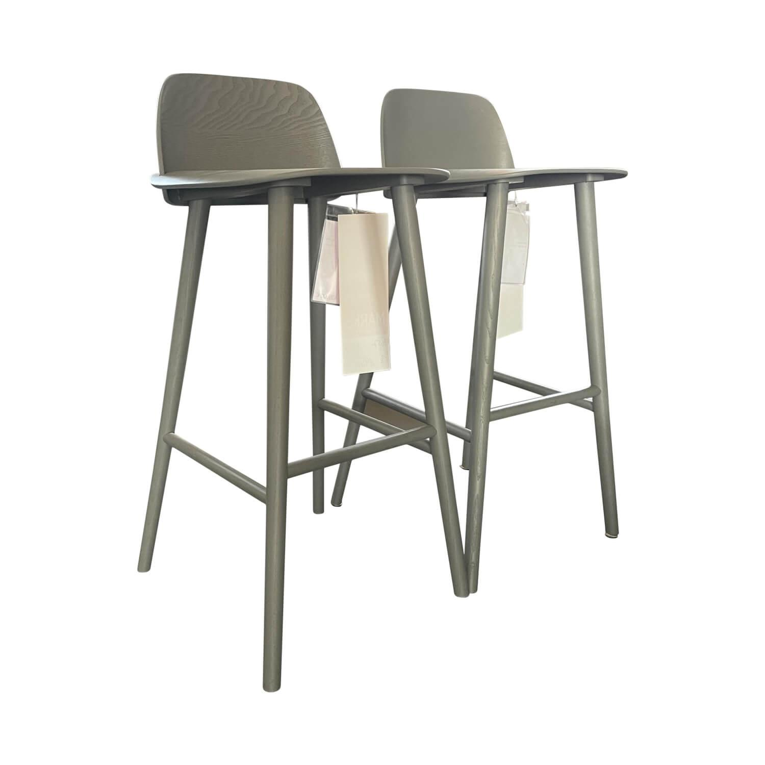 2-er Set Barhocker Nerd Barstool 13110 Eiche Dunkelgrau von Muuto