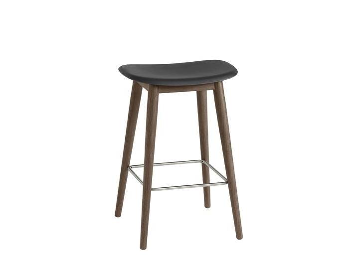 Muuto Fiber Barhocker ohne Rückenlehne, wood base, höhe 65 cm, schwarz / dunkelbraun gebeizt von Muuto