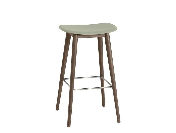 Muuto Fiber Barhocker ohne Rückenlehne, wood base, höhe 75 cm, dusty green / dunkelbraun gebeizt von Muuto