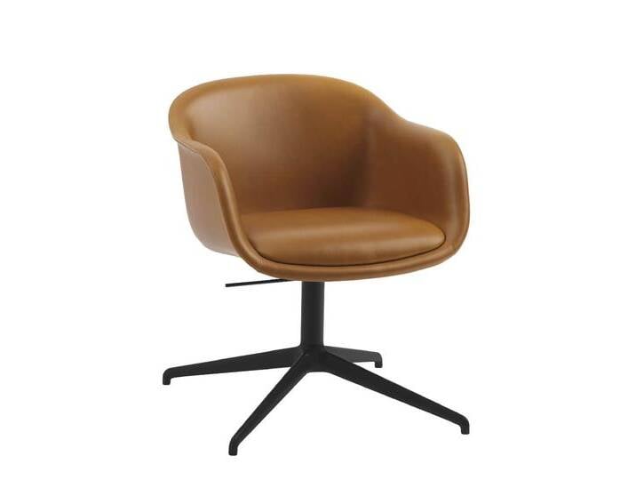 Muuto Fiber Conference Armchair, swivel base with return and tilt, refine leder cognac / schwarz von Muuto
