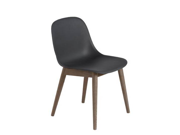 Muuto Fiber Side Chair, wood base, schwarz / dunkelbraun gebeizt Muuto Fiber Side Chair, wood base, schwarz / dunkelbraun gebeizt von Muuto