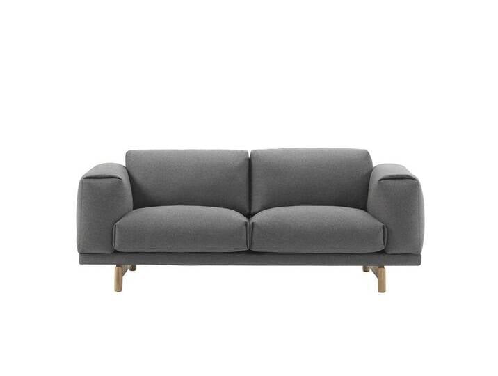 Muuto Rest Sofa 2-Sitzer, wooly 1042 / eiche natur Muuto Rest Sofa 2-Sitzer, wooly 1042 / eiche natur von Muuto