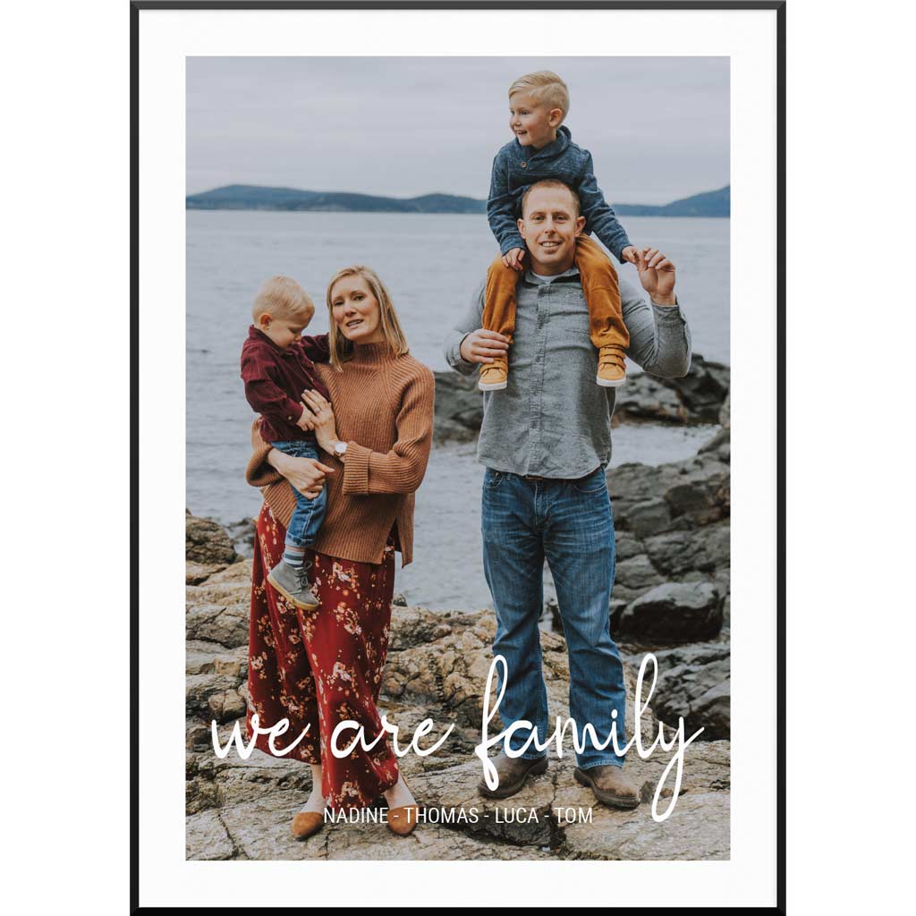 Personalisiertes Fotoposter "Fotoposter We Are Family" | Wanddekoration | Personalisierte Geschenkidee, 30 x 40 cm von My Fam Poster I Individuelle Familienposter