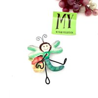 Edel Vintage Metall Anthropomorphic Libelle Hält Apfel Bucket Jigging Springy Kühlschrankmagnet Geschenkidee My40Yearcollection von My40YearCollection