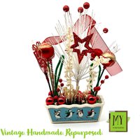 Skurrile Weihnachtsgesteck Upcycled Garden Ridge Schneemann Auflaufform Mini Rot Frost Weiß Weihnachtsdekoration My40Yearcollection von My40YearCollection