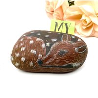Vintage Handbemalte Rehkitz Springmaid Mountain 2000 Souvenir Reh Ruhendes Briefbeschwerer Türstopper My40Yearcollection von My40YearCollection