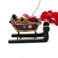 Vintage Handbemalter Hölzerner Pferdeschlitten Weihnachtsverzierung Mit Nussknacker Geschenken Rustikaler Primitiver Weihnachtsschmuck von My40YearCollection