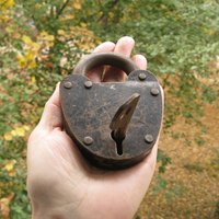 Altes Vorhängeschloss Mit Schlüssel Rustikale Scheune von MyBootSale