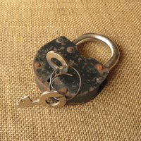 Antikes Vorhängeschloss Mit Skelett-Schlüsseln Rustikales Hochzeits-Liebesschloss Antikes Vorhängeschloss Mit Skelett-Schlüsseln Rustikales Hochzeits-Liebesschloss von MyBootSale