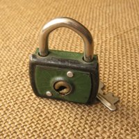 Kleines Antikes Vorhängeschloss Grüne Scheune Mit Schlüssel Kleines Antikes Vorhängeschloss Grüne Scheune Mit Schlüssel von MyBootSale