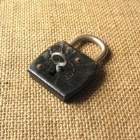 Kleines Antikes Vorhängeschloss Rustikales Hochzeit Liebesschloss Mit Schlüssel Kleines Antikes Vorhängeschloss Rustikales Hochzeit Liebesschloss Mit Schlüssel von MyBootSale
