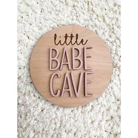 Little Babe Cave Kinderzimmer Schild, Mädchenzimmer Wanddeko, Mädchenzimmer Wand Dekor, Baby Mädchen Schwesterzimmer Deko Schilder von MyCallieGirl