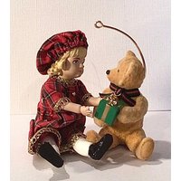 Weihnachten Kommt - Hallmark Keepsake "Lucinda & Teddy' Special Edition Weihnachtsbaumschmuck in Box Handgefertigt 1994 Verschenkbar von MyClassiCupboard