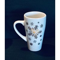 Weihnachten Kommt - Winter/Christmas Snowflake Hoch Kaffee Tee Heiße Schokolade Oder Apfelwein Becher Tasse Geschenk Weihnachten Kommt - Winter/Christmas Snowflake Hoch Kaffee Tee Heiße Schokolade Oder Apfelwein Becher Tasse Geschenk von MyClassiCupboard