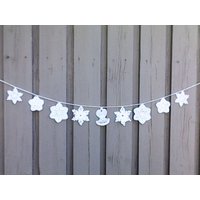 Gehäkelte Weihnachtsgirlande Mit 8 Verschiedenen Schneeflocken Und 1 Weihnachtsengel in Weiß Für Baumbehang Weihnachtsdekoration Gehäkelte Weihnachtsgirlande Mit 8 Verschiedenen Schneeflocken Und 1 Weihnachtsengel in Weiß Für Baumbehang Weihnachtsdekoration von MyCrochetings