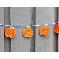 Kürbis Girlande Herbst Dekor Mit 9 Gehäkelten Kürbis, Halloween Dekoration Thanksgiving von MyCrochetings