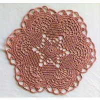 Rundes Gehäkeltes Zierdeckchen in Rosa Baumwolle Rundes Gehäkeltes Zierdeckchen in Rosa Baumwolle von MyCrochetings